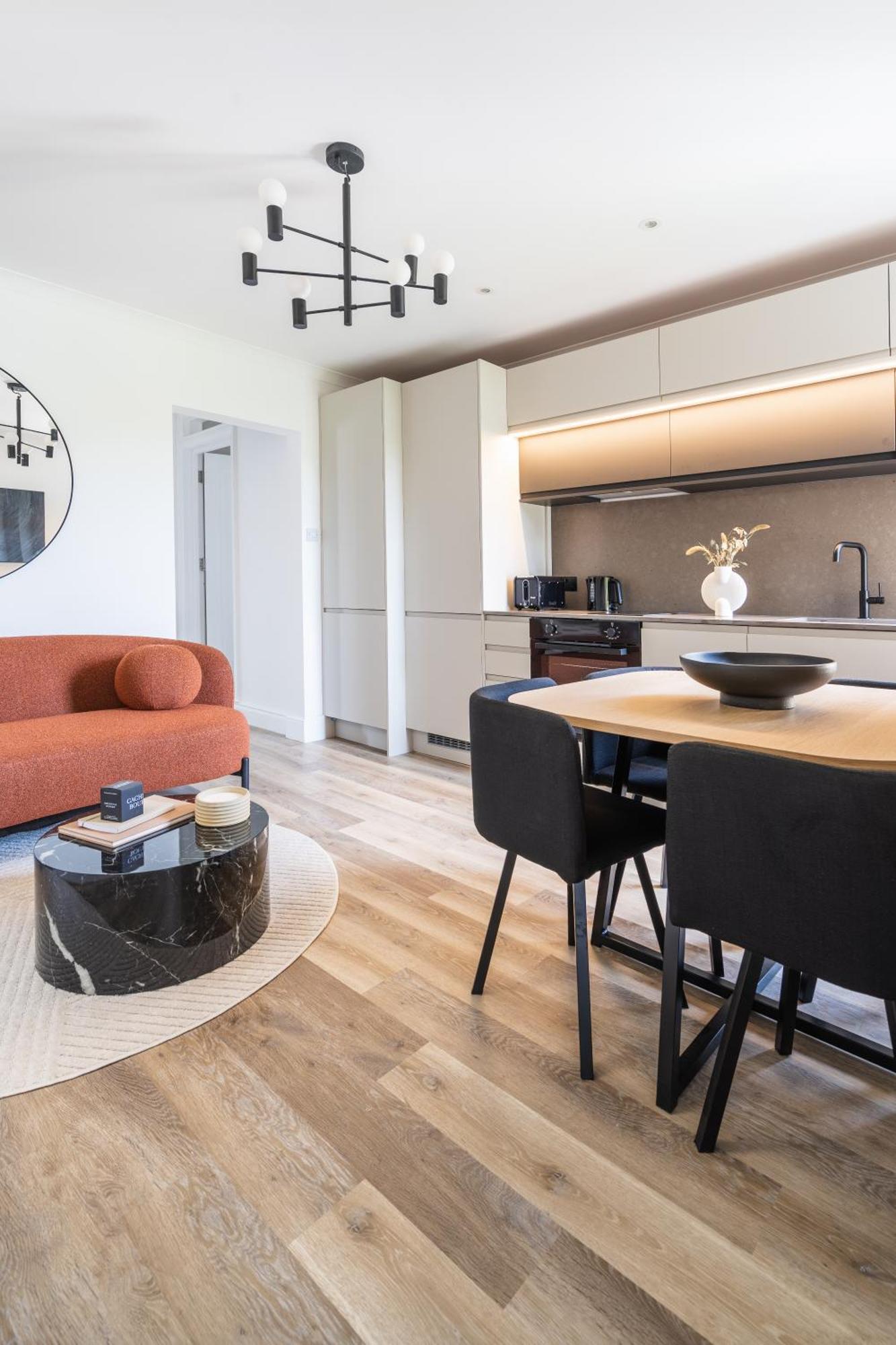 Newly Designed, 2Br Apt, 5Min From Northwood London Tube Station, Nato Hq, Ideal For Wembley, Warner Studio, Contractors Luaran gambar