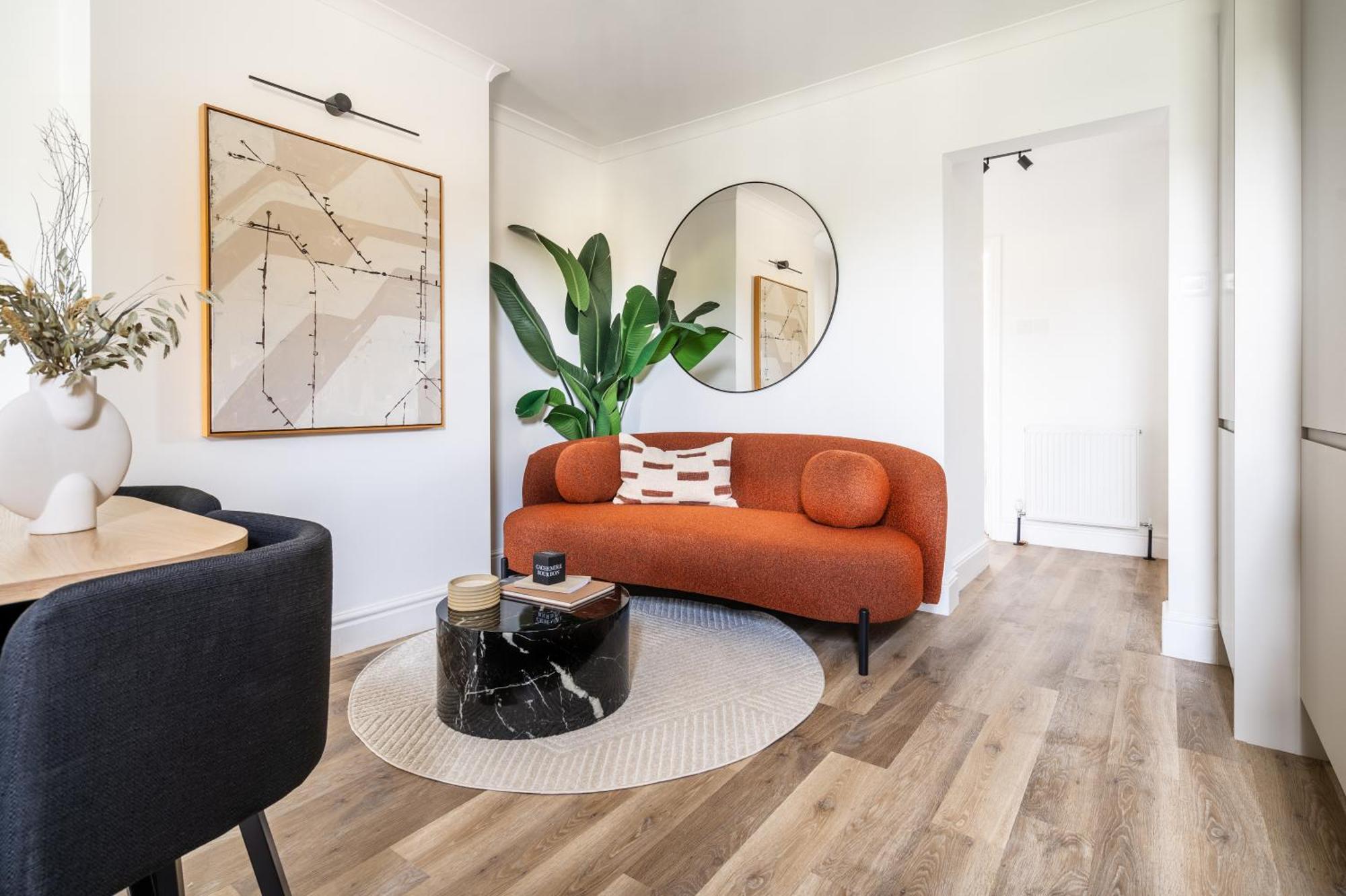 Newly Designed, 2Br Apt, 5Min From Northwood London Tube Station, Nato Hq, Ideal For Wembley, Warner Studio, Contractors Luaran gambar