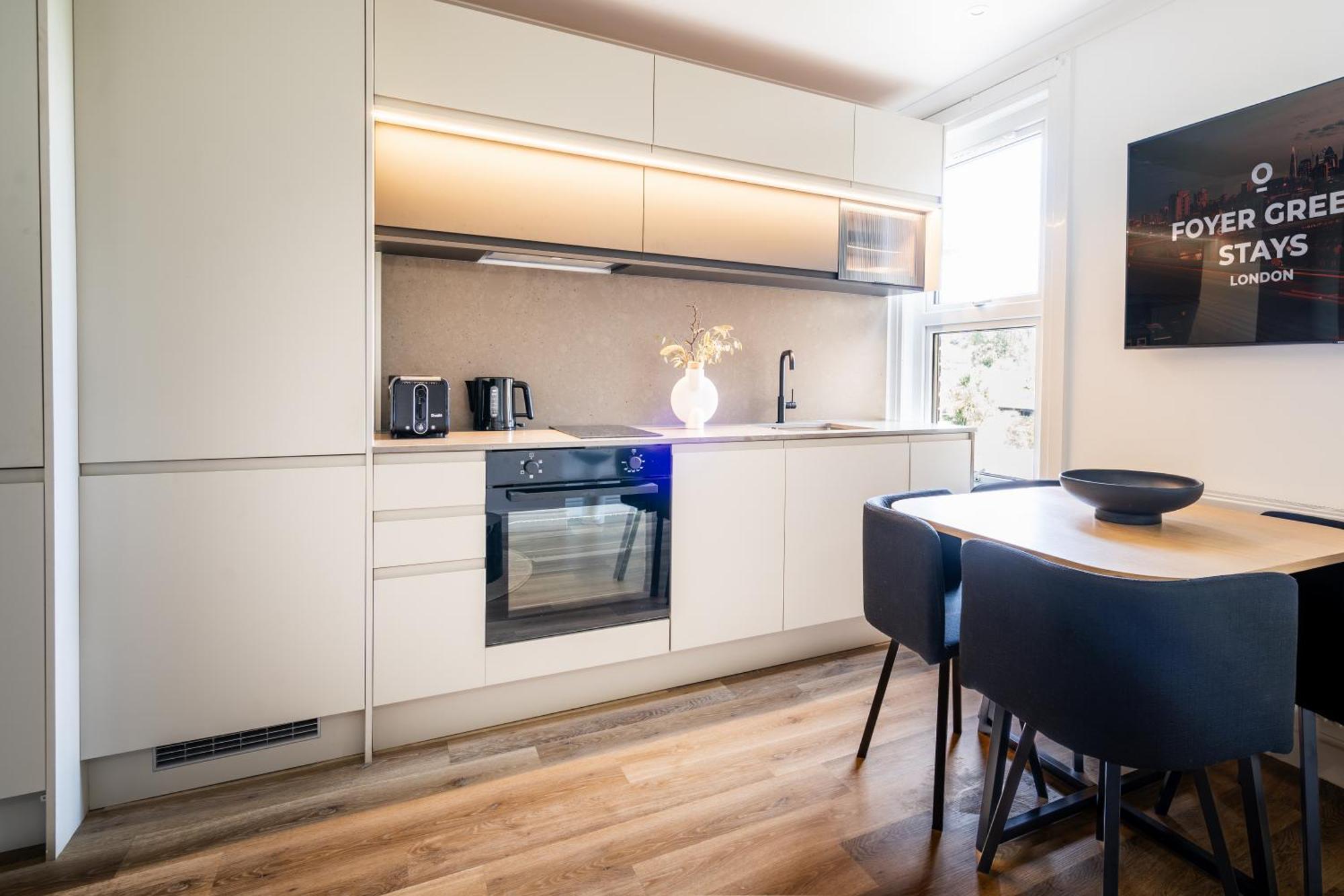 Newly Designed, 2Br Apt, 5Min From Northwood London Tube Station, Nato Hq, Ideal For Wembley, Warner Studio, Contractors Luaran gambar