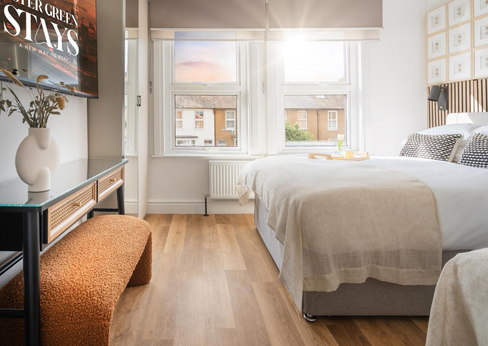 Newly Designed, 2Br Apt, 5Min From Northwood London Tube Station, Nato Hq, Ideal For Wembley, Warner Studio, Contractors Luaran gambar