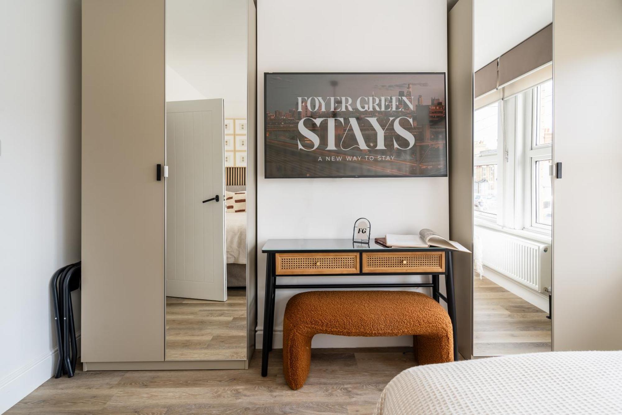 Newly Designed, 2Br Apt, 5Min From Northwood London Tube Station, Nato Hq, Ideal For Wembley, Warner Studio, Contractors Luaran gambar